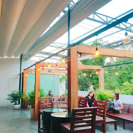 Aura Thematic Hostel Phnom Pen Exterior foto