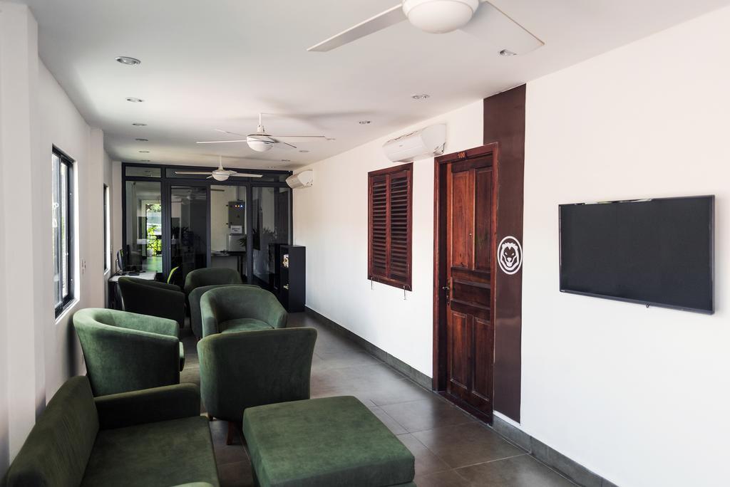 Aura Thematic Hostel Phnom Pen Exterior foto