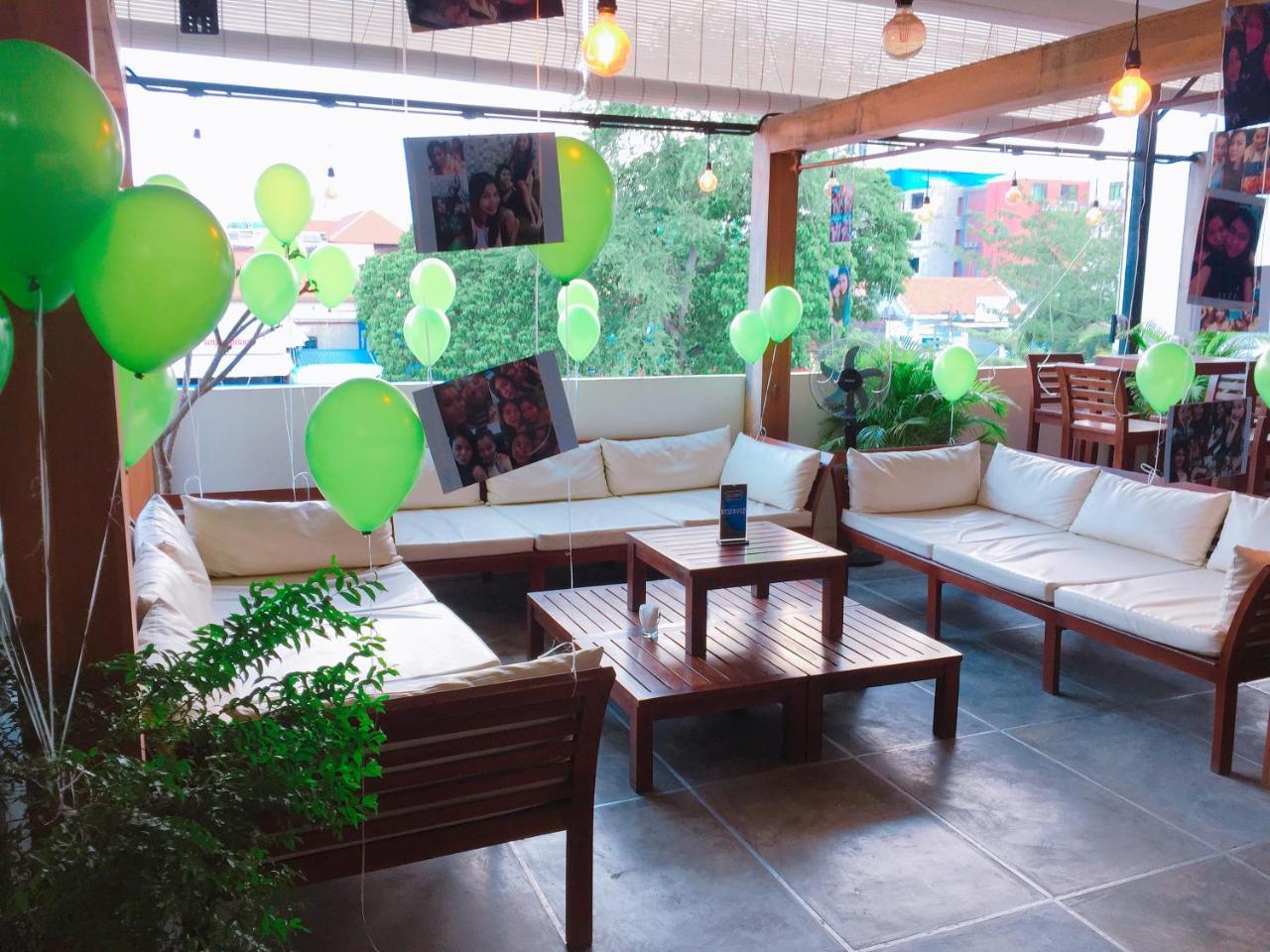 Aura Thematic Hostel Phnom Pen Exterior foto